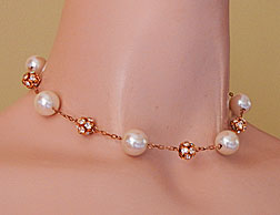 a beautiful vintage costume jewelry necklace