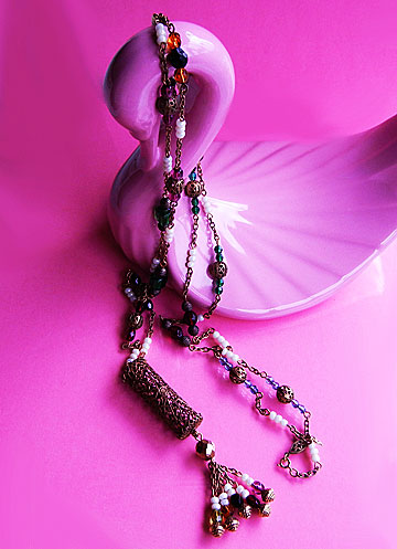 a beautiful vintage costume jewelry necklace unsigned