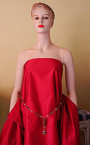 a beautiful vintage costume jewelry necklace unsigned