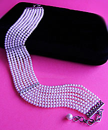 a beautiful vintage costume jewelry necklace