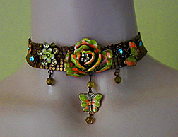 a beautiful vintage costume jewelry necklace