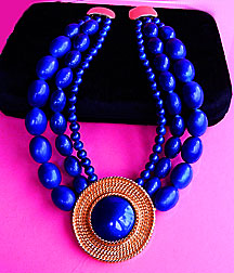 a beautiful vintage costume jewelry necklace