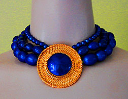 a beautiful vintage costume jewelry necklace