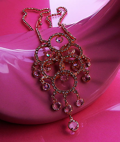 a beautiful vintage costume jewelry necklace unsigned