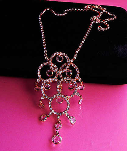 a beautiful vintage costume jewelry necklace unsigned