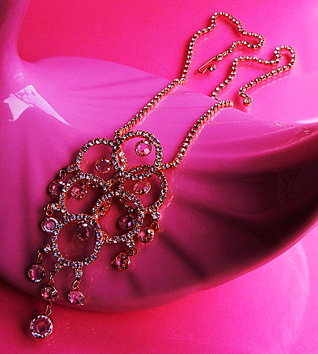 a beautiful vintage costume jewelry necklace unsigned