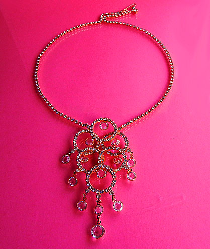 a beautiful vintage costume jewelry necklace unsigned