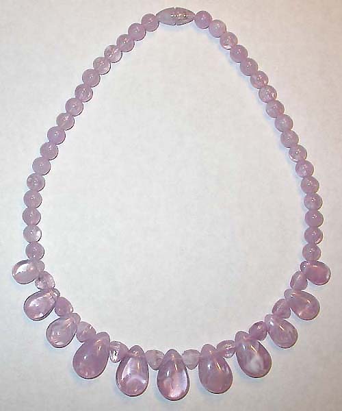 a beautiful vintage costume jewelry necklace unsigned