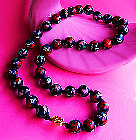 a beautiful vintage costume jewelry necklace
