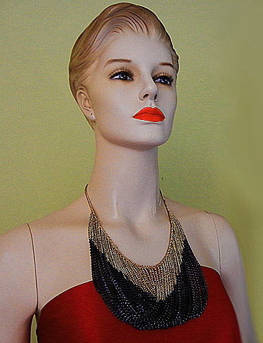 a beautiful vintage costume jewelry necklace unsigned