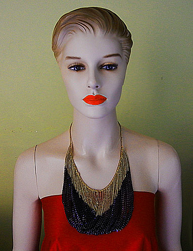 a beautiful vintage costume jewelry necklace unsigned