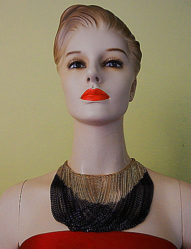 a beautiful vintage costume jewelry necklace unsigned