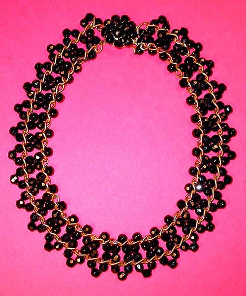 a beautiful vintage costume jewelry necklace unsigned