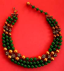 a beautiful vintage costume jewelry Juliana necklace