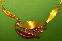 a beautiful vintage costume jewelry choker necklace unsigned