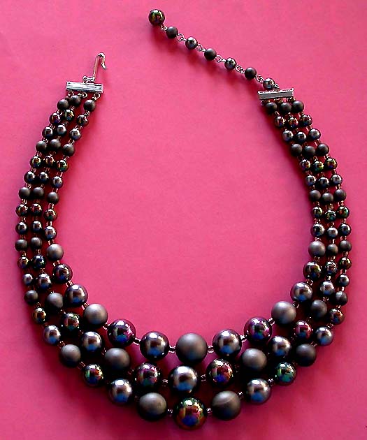 a beautiful vintage costume jewelry necklace unsigned