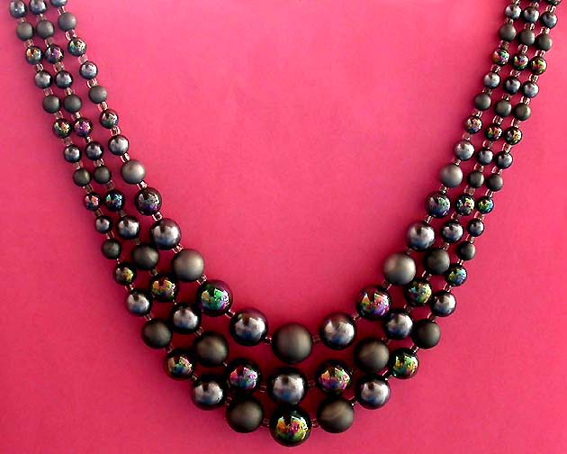a beautiful vintage costume jewelry necklace unsigned