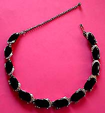 a beautiful vintage costume jewelry choker necklace unsigned