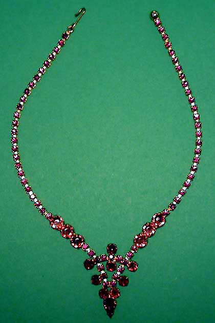 a beautiful vintage costume jewelry necklace Weiss