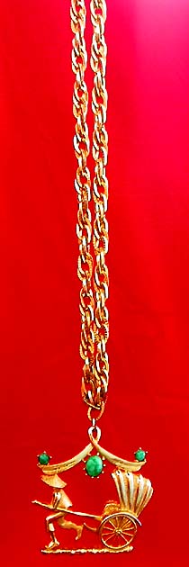 a beautiful vintage costume jewelry necklace unsigned
