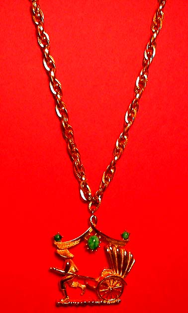 a beautiful vintage costume jewelry necklace unsigned