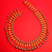a beautiful vintage costume jewelry necklace Weiss