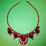 a beautiful vintage costume jewelry necklace unsigned