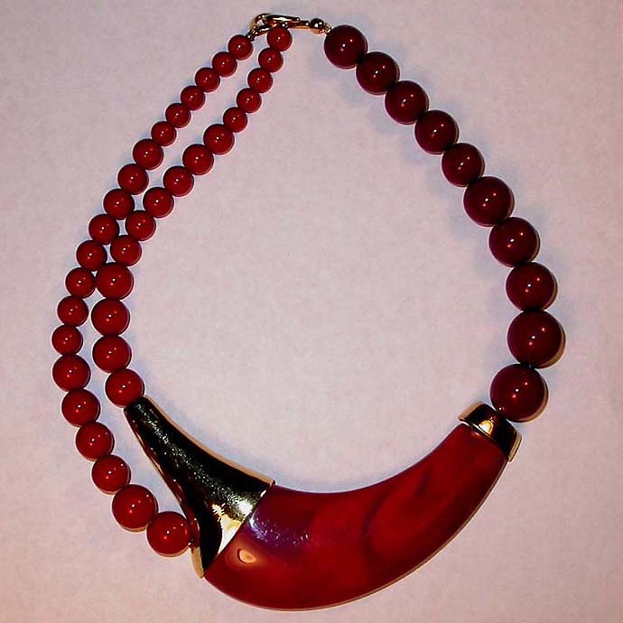 a beautiful vintage costume jewelry necklace Trifari