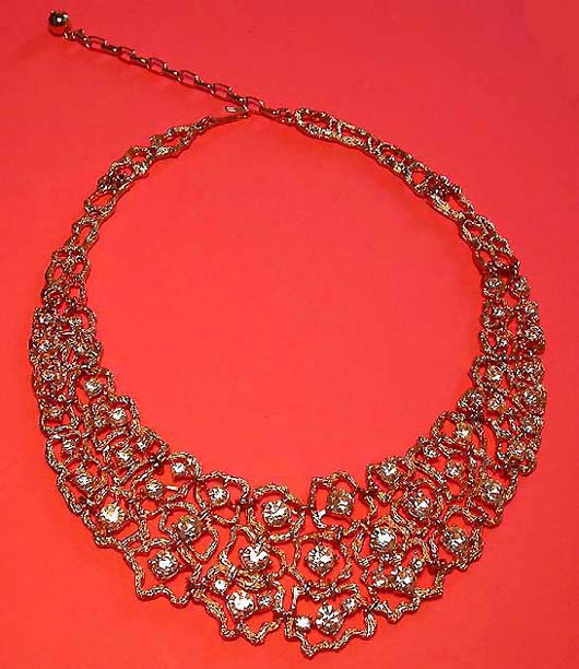 a beautiful vintage costume jewelry necklace Weiss