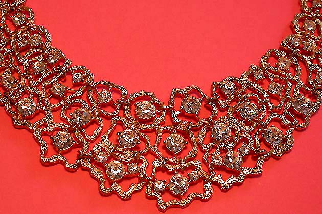 a beautiful vintage costume jewelry necklace Weiss