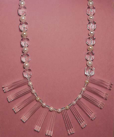 a beautiful vintage costume jewelry necklace unsigned