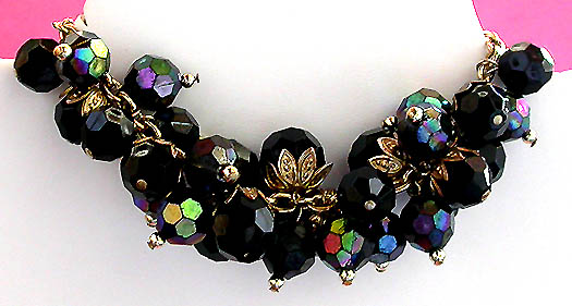 a beautiful vintage costume jewelry necklace unsigned