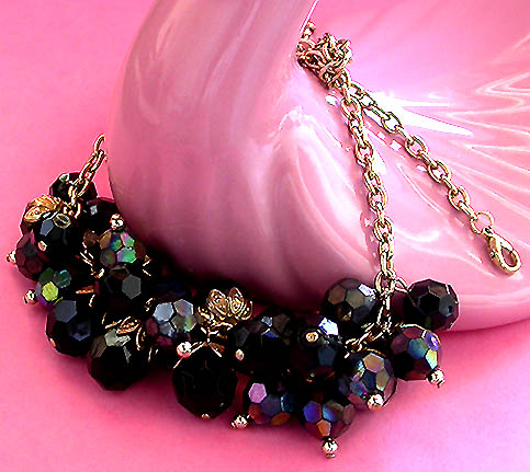 a beautiful vintage costume jewelry necklace unsigned
