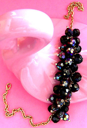 a beautiful vintage costume jewelry necklace unsigned