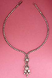 a beautiful vintage costume jewelry necklace Unsigned