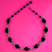 a beautiful vintage costume jewelry necklace unsigned