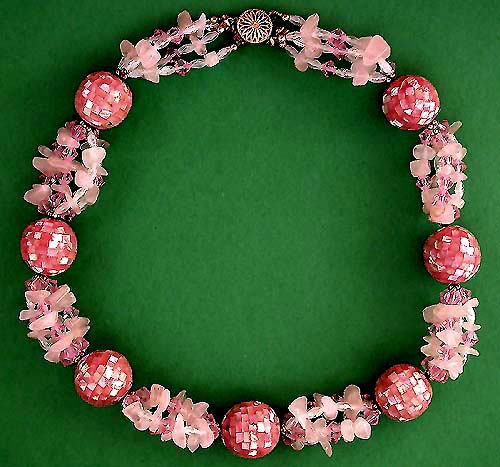 a beautiful vintage costume jewelry necklace unsigned