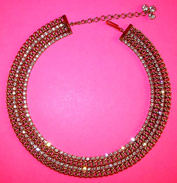 a beautiful vintage costume jewelry necklace unsigned