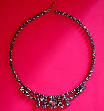 a beautiful vintage costume jewelry necklace unsigned