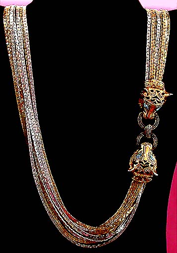 a beautiful vintage costume jewelry necklace unsigned