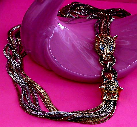 a beautiful vintage costume jewelry necklace unsigned