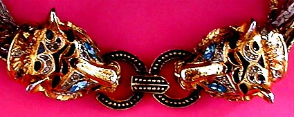 a beautiful vintage costume jewelry necklace unsigned