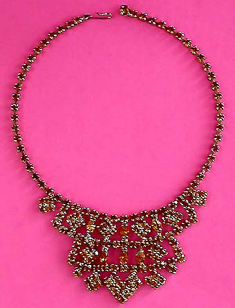 a beautiful vintage costume jewelry necklace unsigned