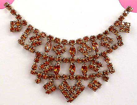 a beautiful vintage costume jewelry necklace unsigned