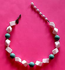 a beautiful vintage costume jewelry choker necklace unsigned