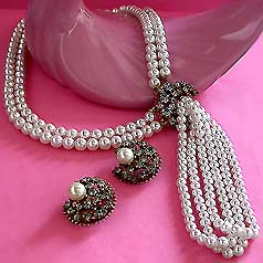 a beautiful Juliana vintage costume jewelry necklace, bracelet and earrings