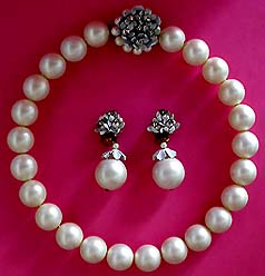 a beautiful Juliana vintage costume jewelry necklace, bracelet and earrings