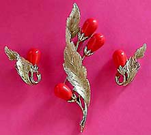 a beautiful Juliana vintage costume jewelry necklace, bracelet and earrings