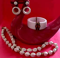 a beautiful Juliana vintage costume jewelry necklace, bracelet and earrings