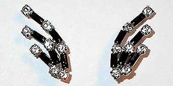 a beautiful vintage costume jewelry necklace unsigned
